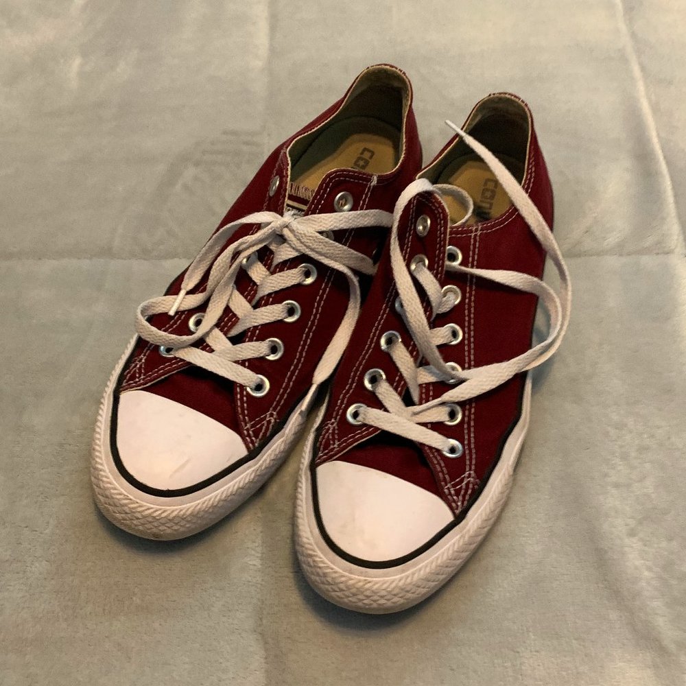 Size 9 (W) Burgundy Converse